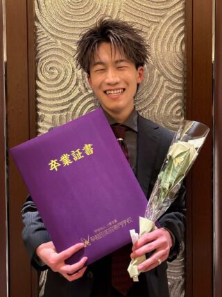 悠太くん やったね🎉

高校生の頃から
悠太くんの挑戦を
見守ってきました

楽しいことも
苦しいことも

すべてを学びに変えて
悠太くんは人として磨かれ成長してきました

その努力している姿を支え続けることは
私にとっても大きな学びとなっています
ありがとうございます🤍

4月から美容師として
社会人になる悠太くんの人生を

これからも
応援できる存在でありたいです

㊗️卒業おめでとう🥂
@yuta37ys 
-------------
悠太くんは自身のInstagramで
以下のようなコメントを書いてくれていて
とっても嬉しかったです😍
そんな悠太くんに私からも感謝状を贈りたいです
-------------
ここまでやってこれたのは、いつも支えてくれた家族、友人、先生方や木田さんのおかげです。
本当に感謝しています！😭🙇‍♂️

これからは、そんなお世話になった方々に少しでも恩返しできるよう、たくさんの人の人生をさらに豊かに導ける存在になり、人として、美容師として、素晴らしい人間になっていきます‼️

#アドバンネット
#多古町
#卒業おめでとう
#美容師の卵
#夢に向かって
#挑戦する人生
#努力は人を育てる
#応援しています